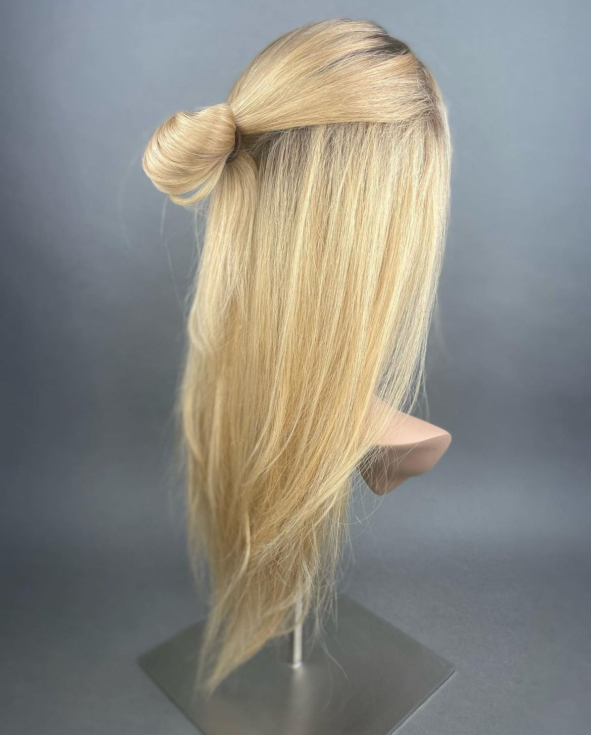 Perücke - Modell Karla Ausstellungsstück